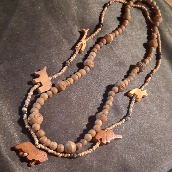Vintage Brown Wooden Animal Necklace - Picture 9 of 11